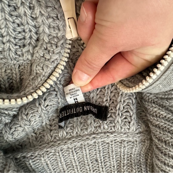 Urban Outfitters Cropped Grey Zip Up Sweater chunky knit with large collar M - Picture 5 of 11